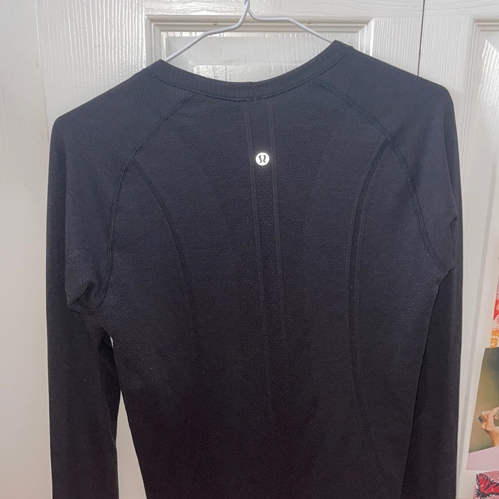 Black lululemon swiftly tech long sleeve